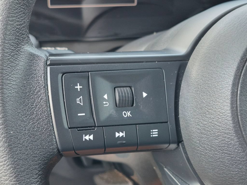 Used 2025 Nissan Kicks SV AWD/4WD image 14