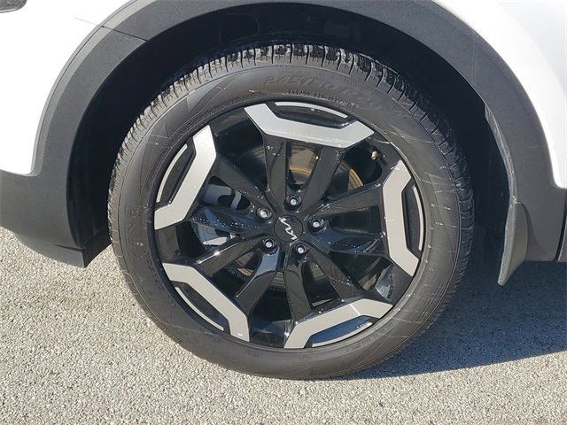 Used 2024 Kia Telluride EX w/ EX Captain's Chair Package image 9