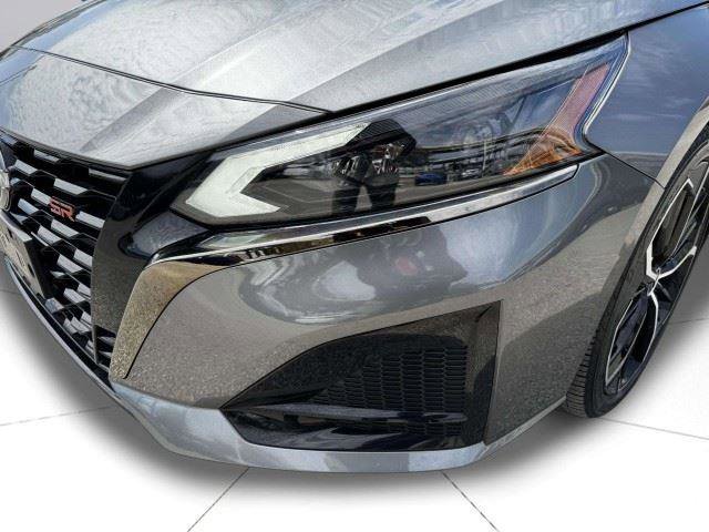 Used 2023 Nissan Altima 2.5 SR FWD image 11
