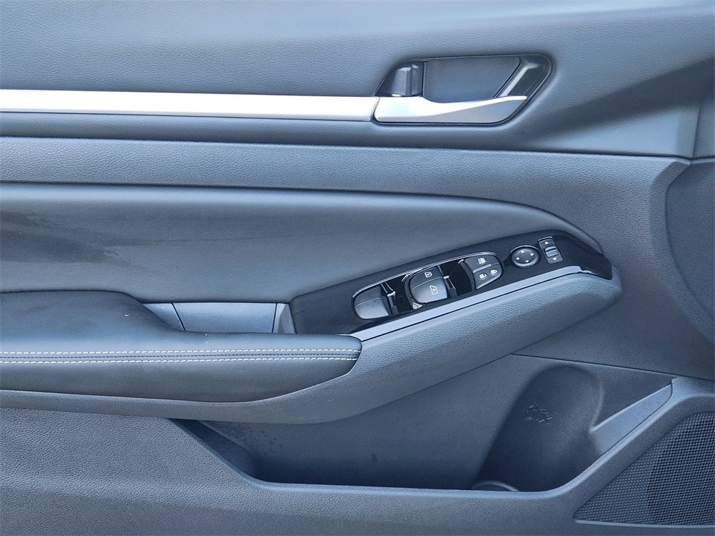 New 2025 Nissan Altima 2.5 SL image 16