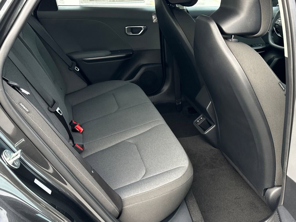 New 2025 Kia K4 LXS image 14