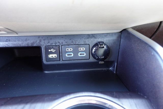 Used 2022 Toyota Highlander Limited image 22