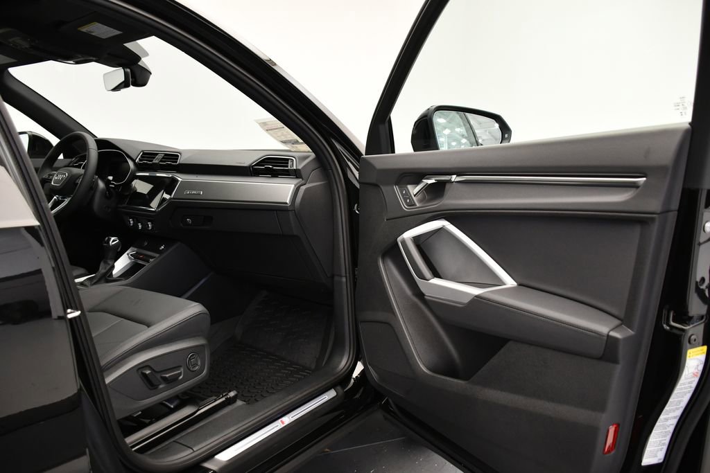 Used 2025 Audi Q3 2.0T Premium w/ Convenience Package AWD/4WD image 48