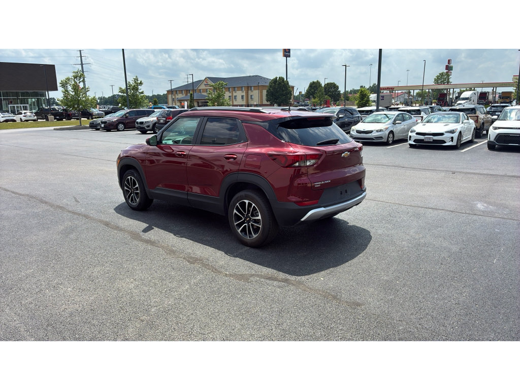 Used 2025 Chevrolet TrailBlazer LT AWD/4WD image 29