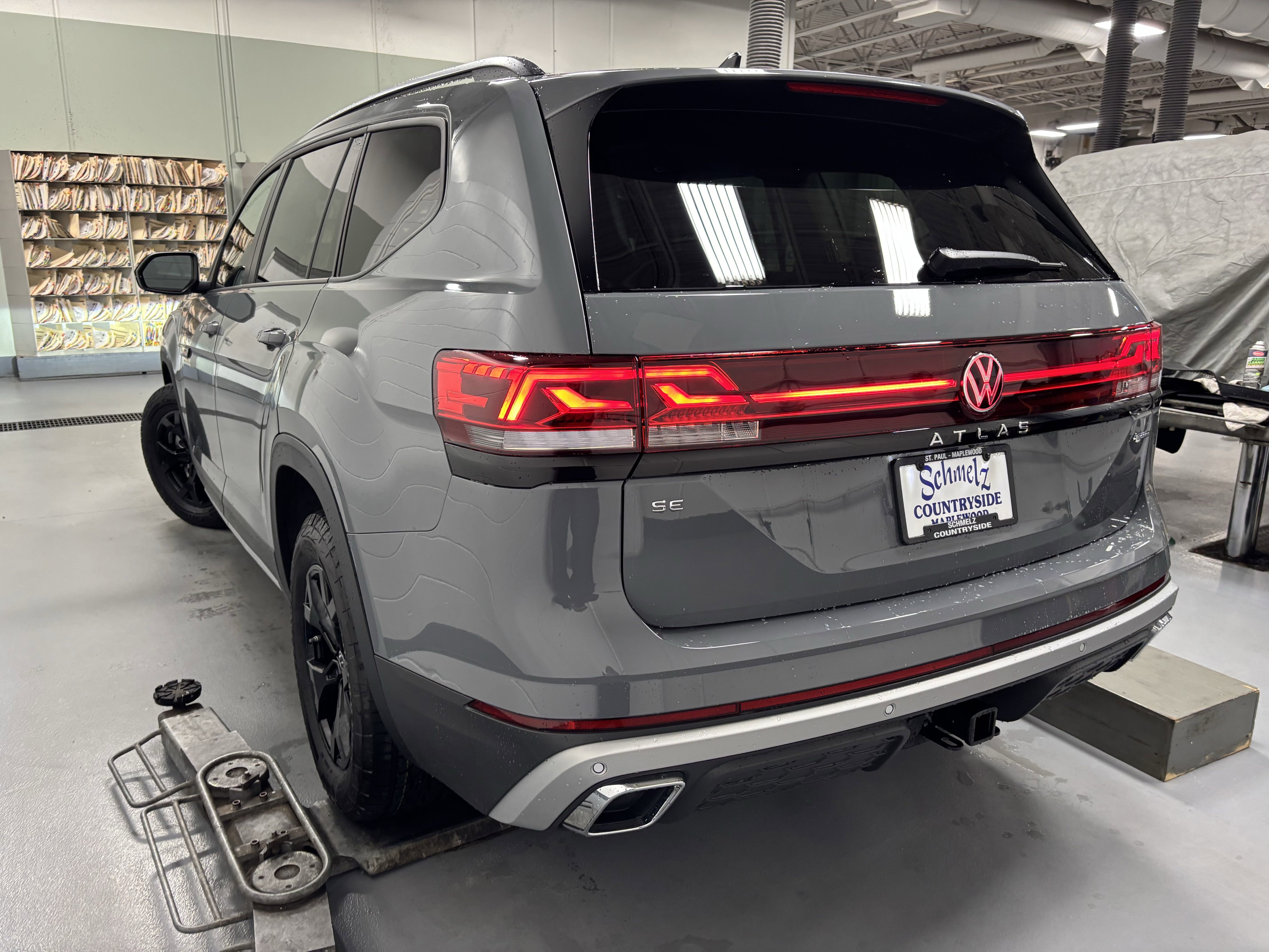 New 2025 Volkswagen Atlas Peak Edition SE image 9