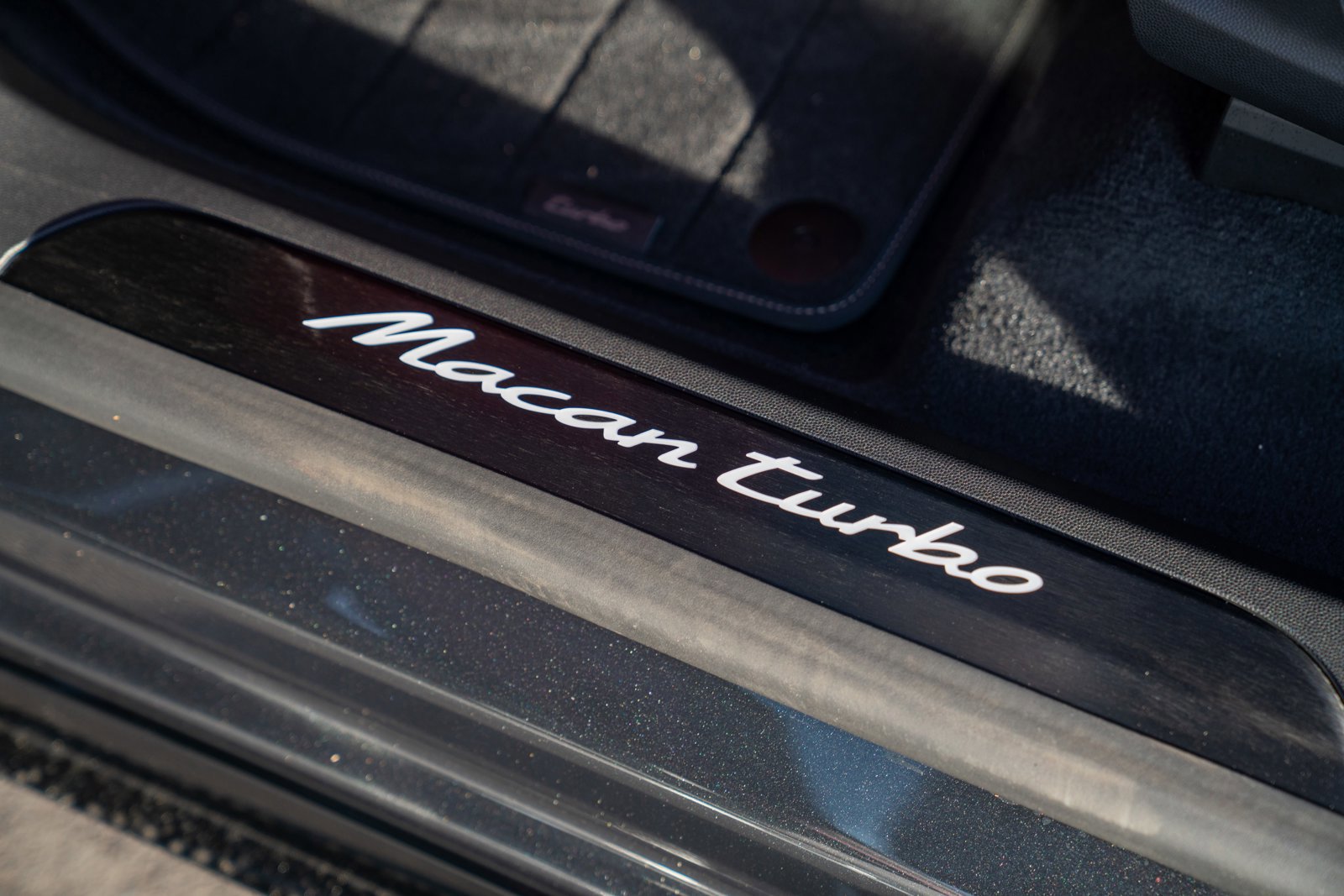 New 2026 Porsche Macan Turbo Electric AWD/4WD image 12