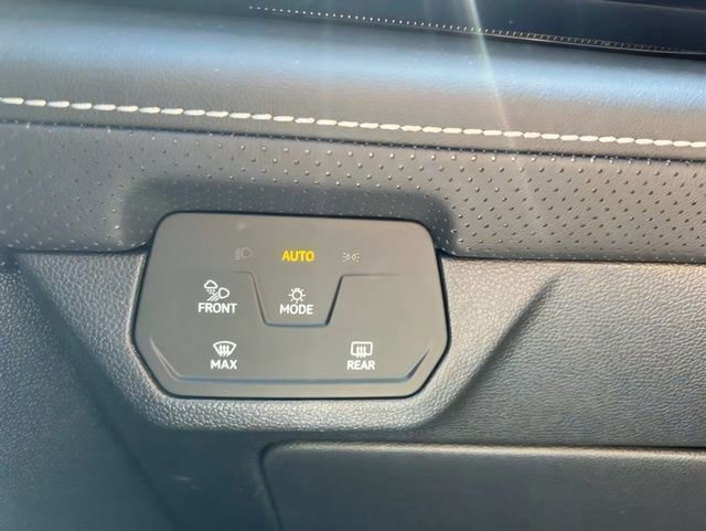 Used 2026 Volkswagen Atlas Cross Sport SEL Premium R-Line AWD/4WD image 18