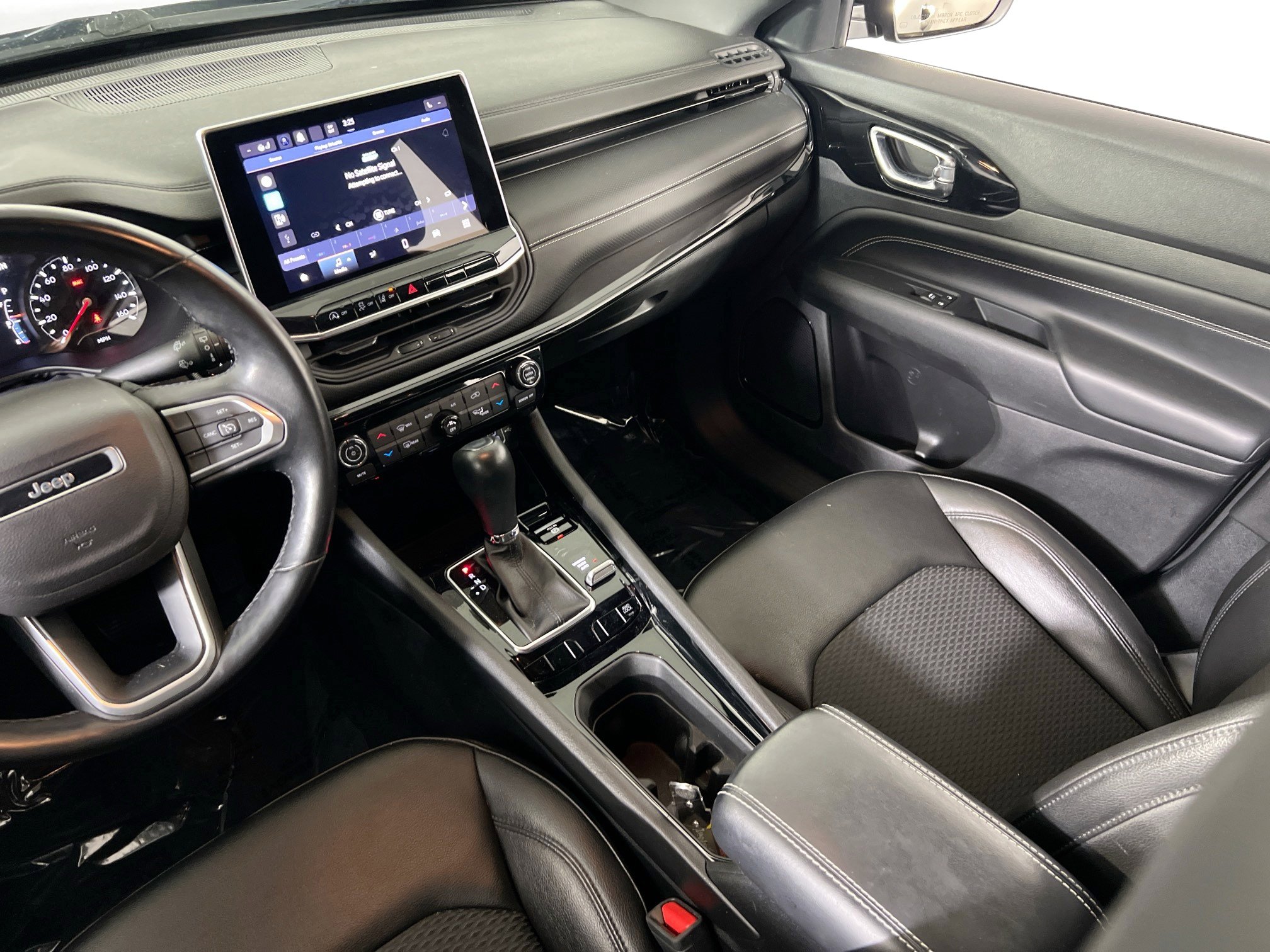Used 2022 Jeep Compass Latitude w/ Convenience Group AWD/4WD image 19