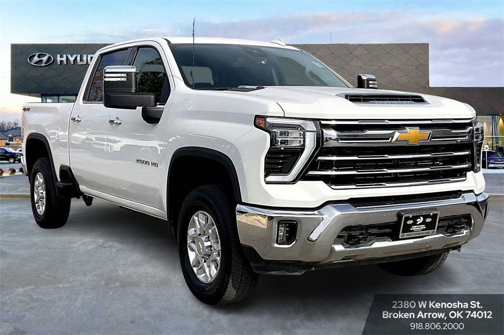 Used 2024 Chevrolet Silverado 2500 LTZ image 2