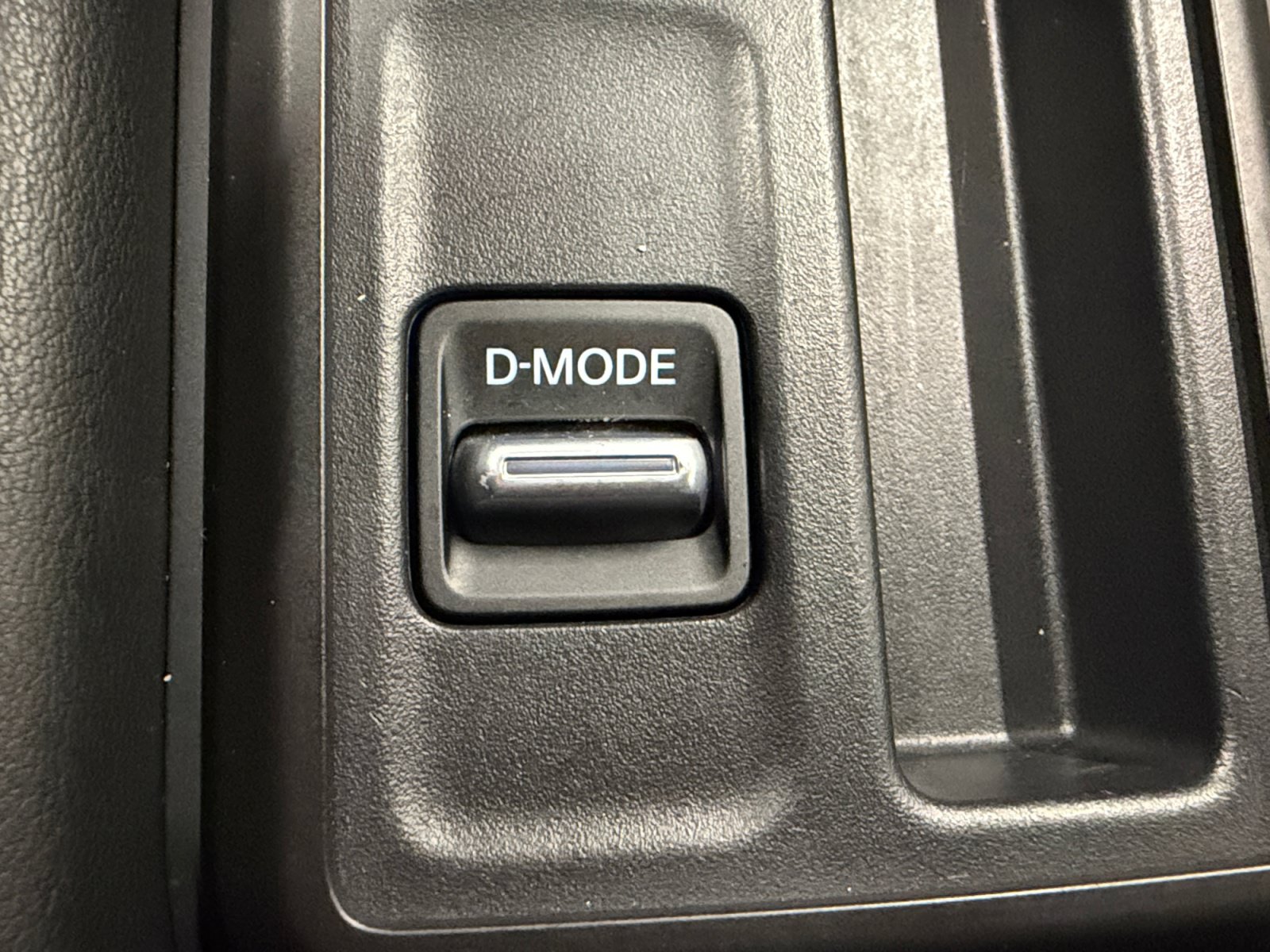 Used 2024 Nissan Pathfinder S FWD image 39