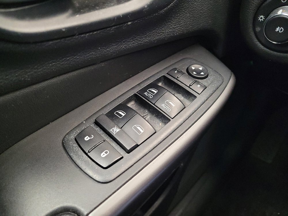 Used 2019 Jeep Cherokee Latitude Plus AWD/4WD image 27