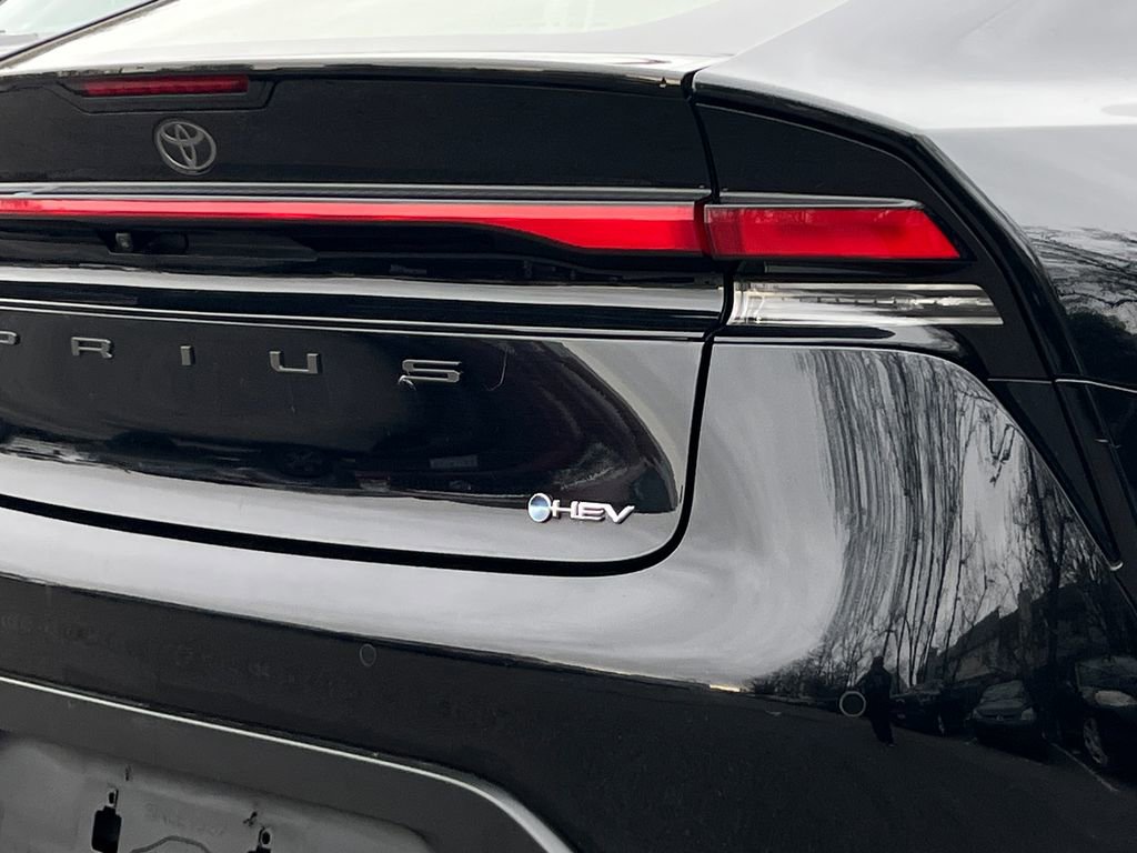 Used 2024 Toyota Prius LE image 6