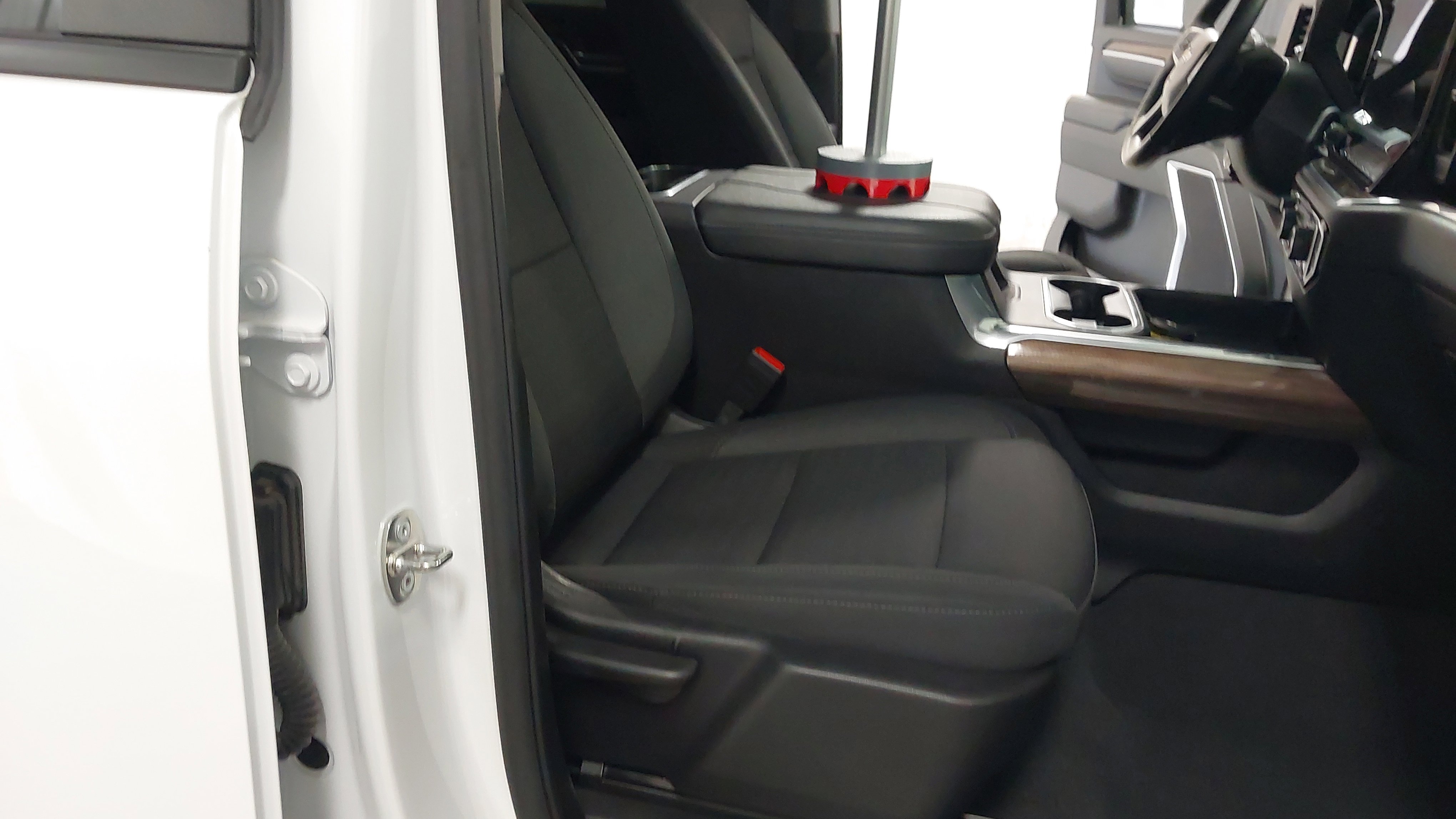 Used 2024 Chevrolet Silverado 2500 LT AWD/4WD image 28