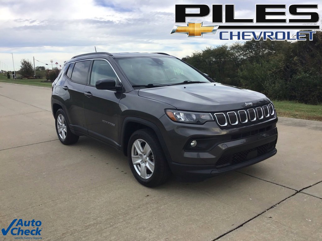 Used 2022 Jeep Compass Latitude image 1