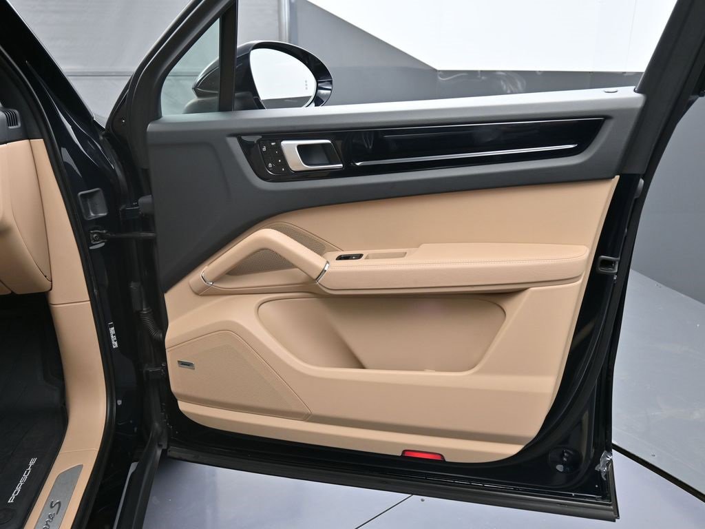 Certified 2021 Porsche Cayenne S image 29