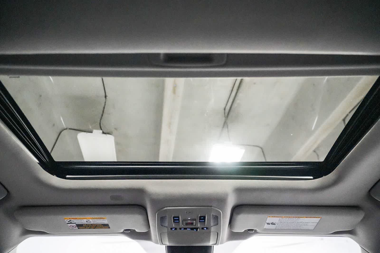 Used 2022 Toyota Highlander XLE AWD/4WD image 16