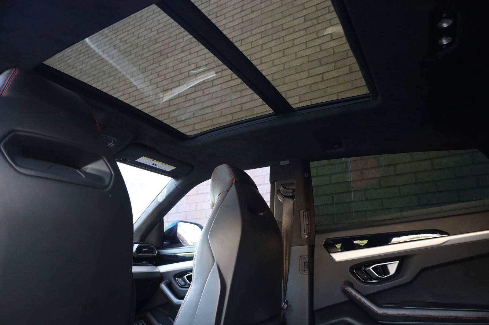 Used 2019 Lamborghini Urus AWD/4WD image 25
