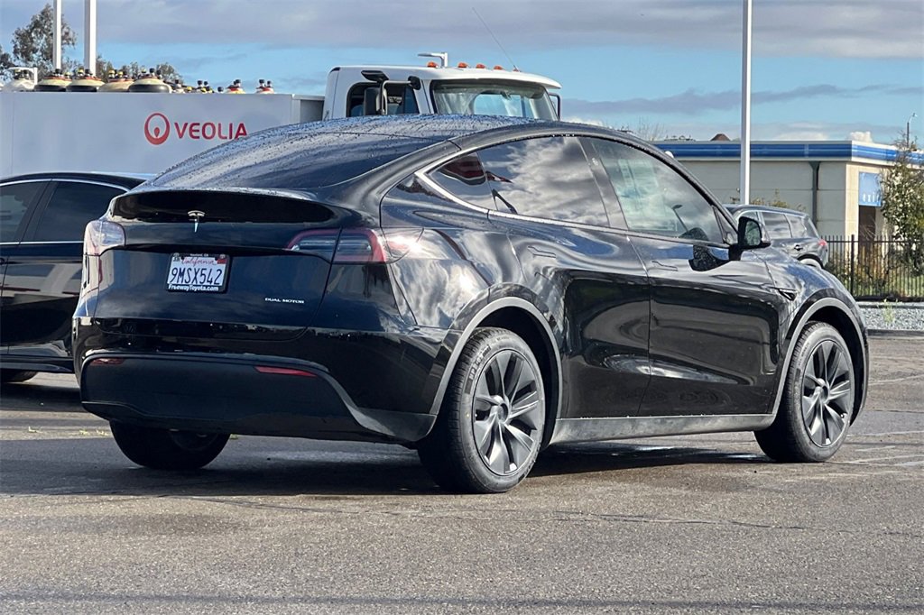 Used 2024 Tesla Model Y Long Range image 5