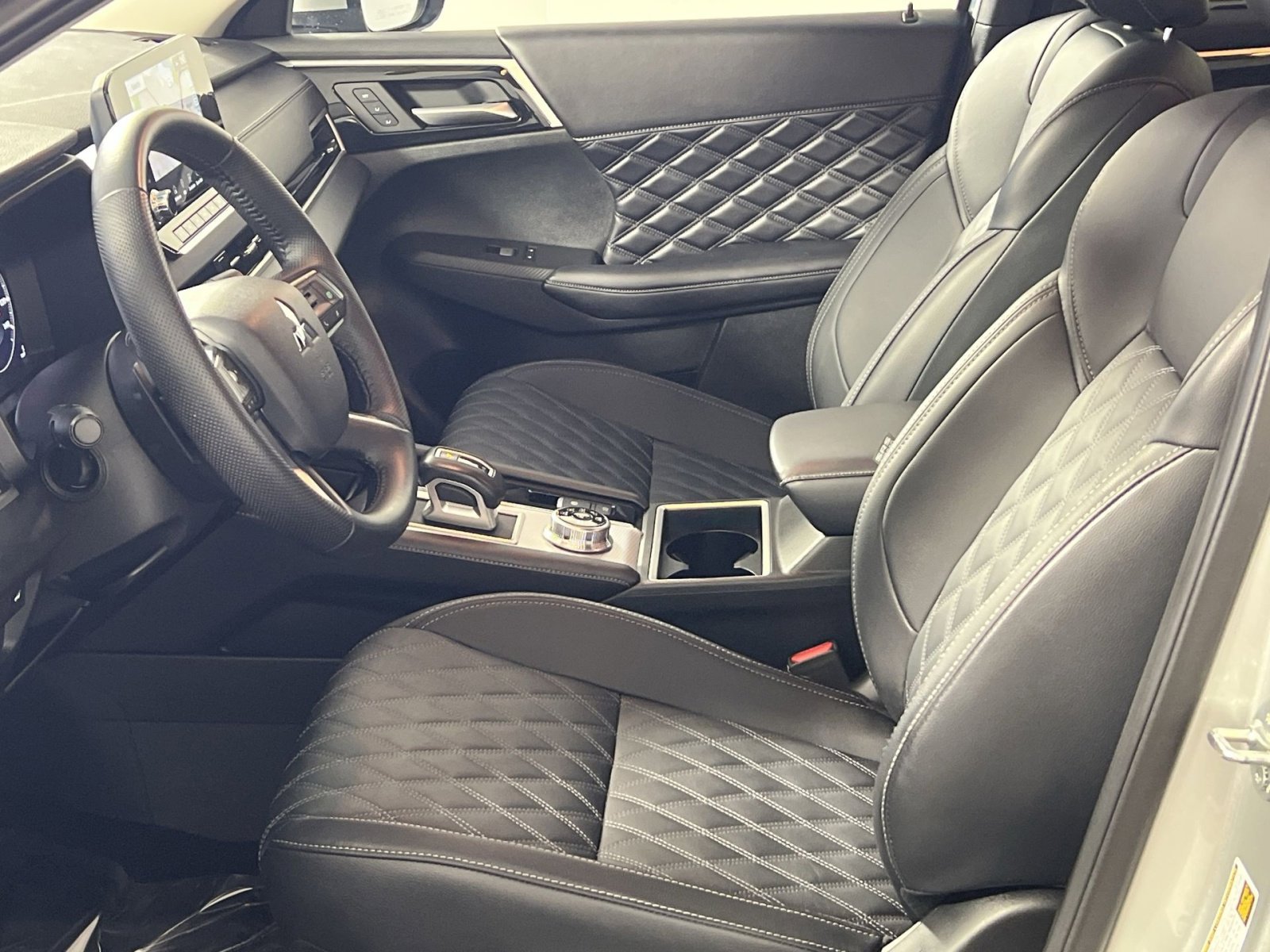 Used 2024 Mitsubishi Outlander SEL image 13