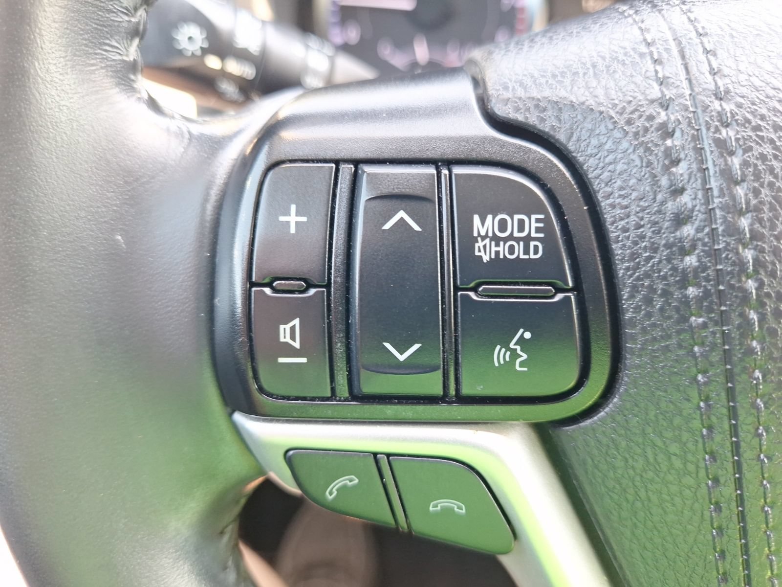 Used 2019 Toyota Highlander Plus FWD image 21