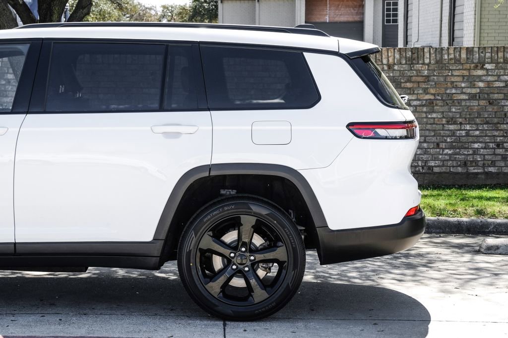 Used 2023 Jeep Grand Cherokee L Laredo AWD/4WD image 22