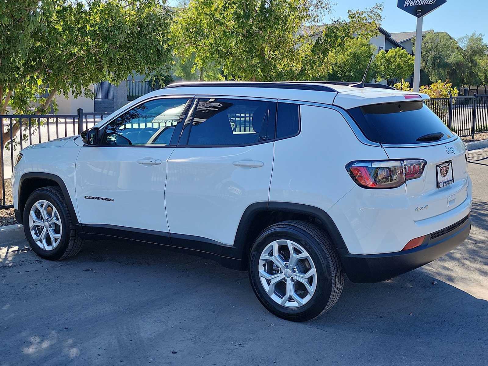 Used 2024 Jeep Compass Latitude AWD/4WD image 6