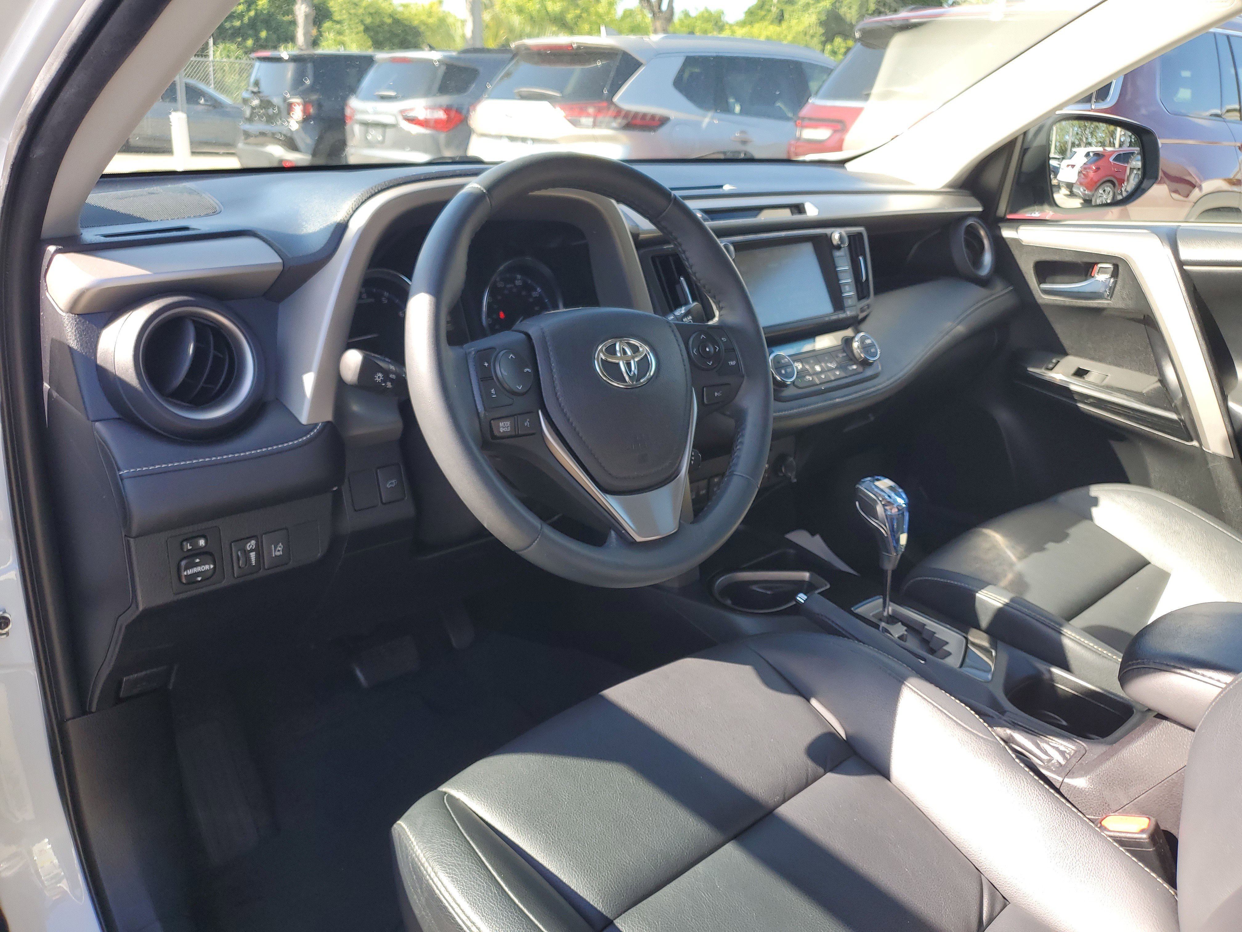 Used 2017 Toyota RAV4 Limited image 15