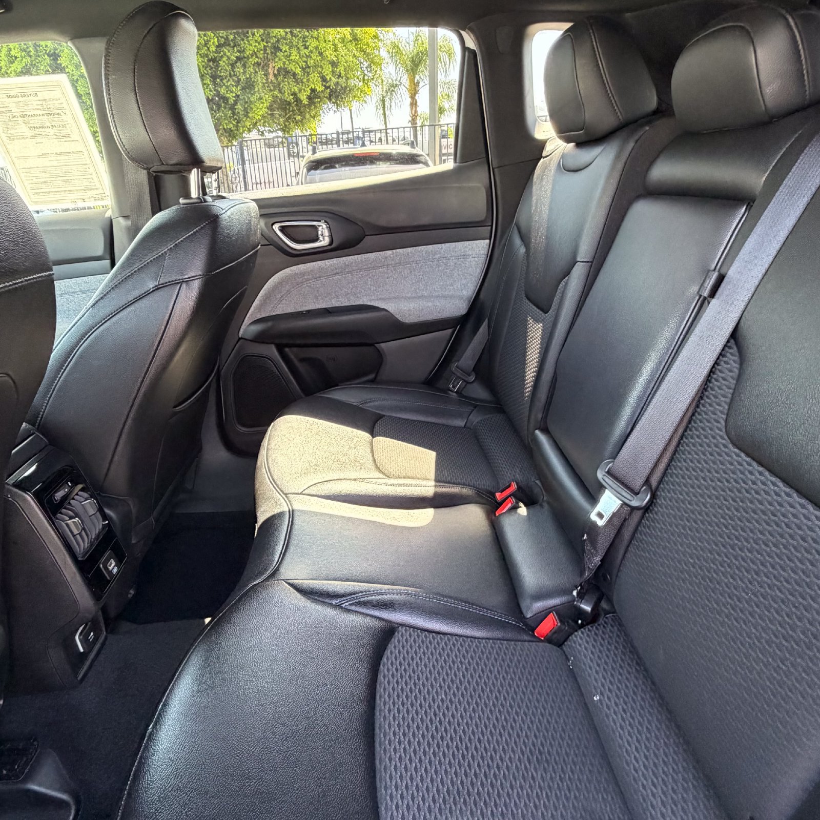 Used 2024 Jeep Compass Latitude AWD/4WD image 32
