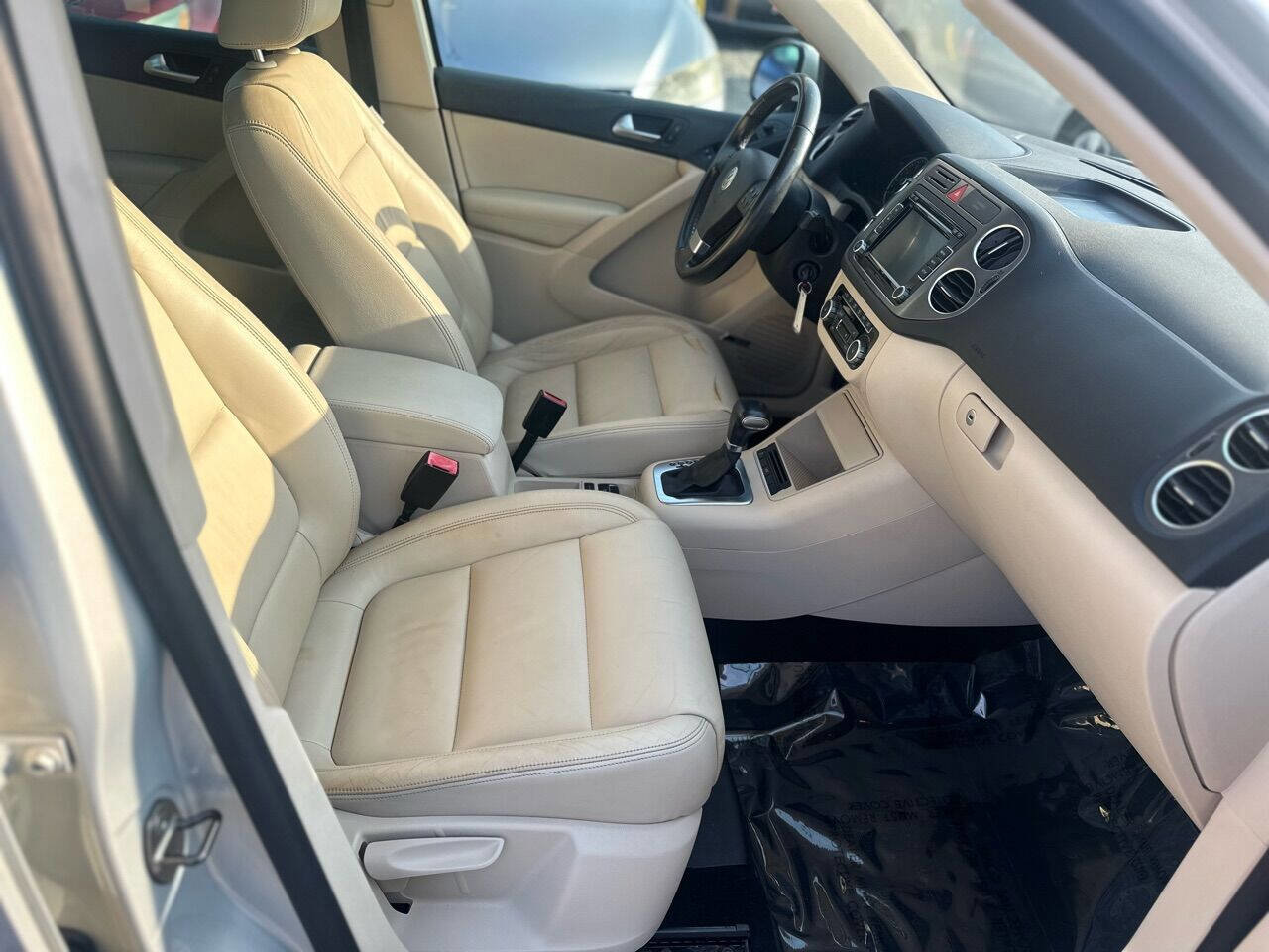 Used 2010 Volkswagen Tiguan Wolfsburg Edition image 14