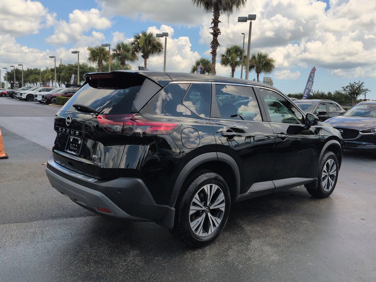 Used 2022 Nissan Rogue SV FWD image 4