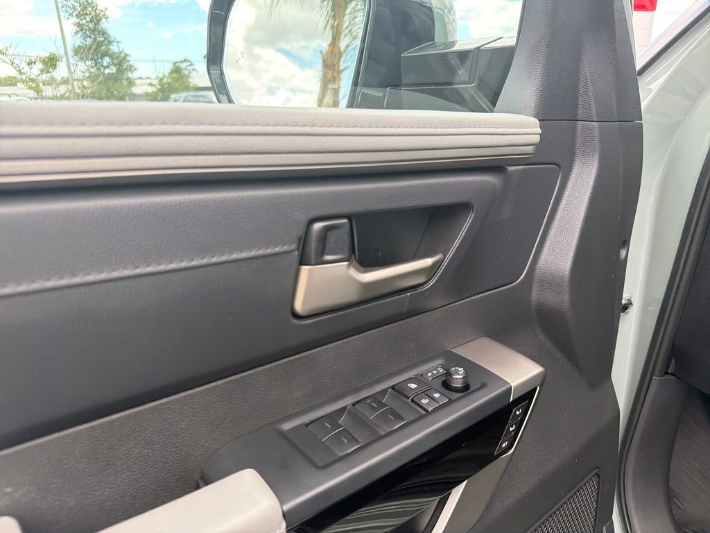 Used 2025 Toyota Tundra Limited AWD/4WD image 14