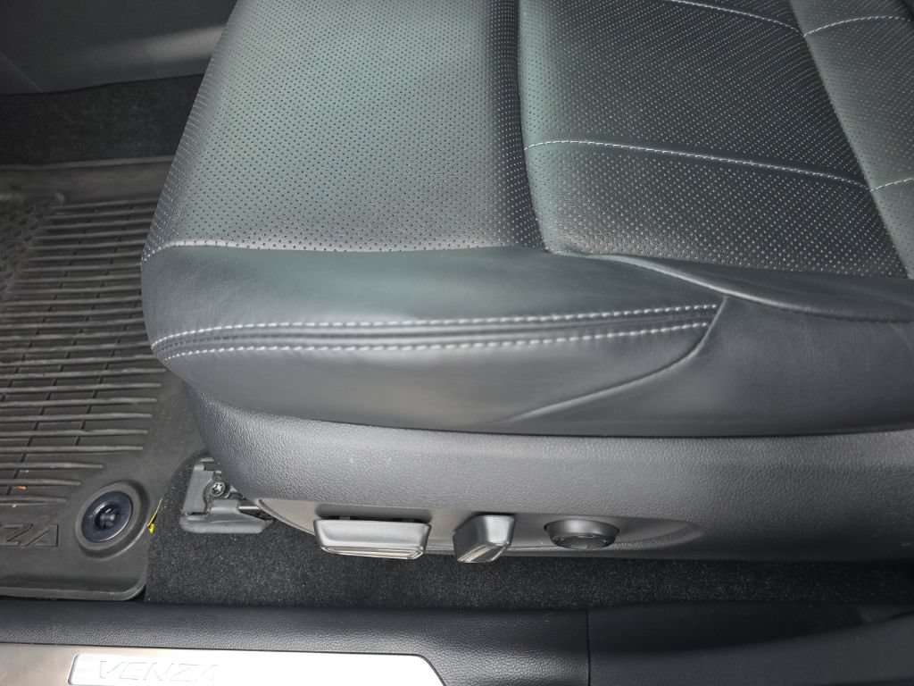 Used 2023 Toyota Venza Limited AWD/4WD image 16