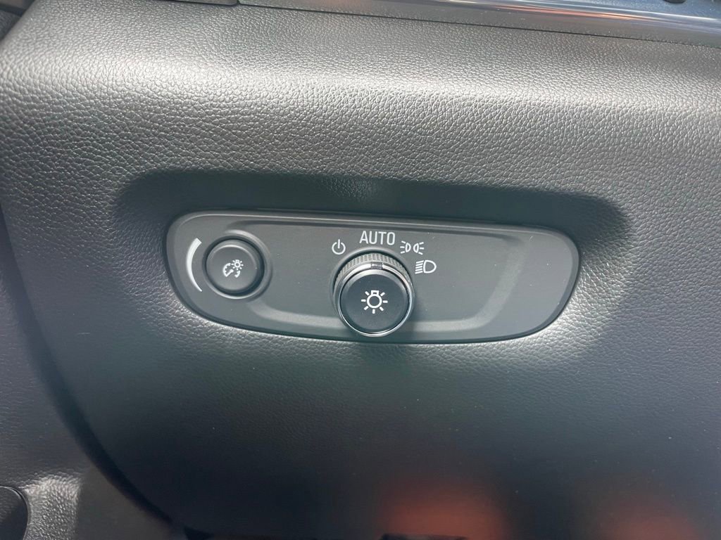 Used 2023 Chevrolet Traverse LT image 43