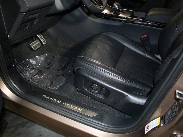 Used 2024 Land Rover Range Rover Evoque Dynamic SE image 24