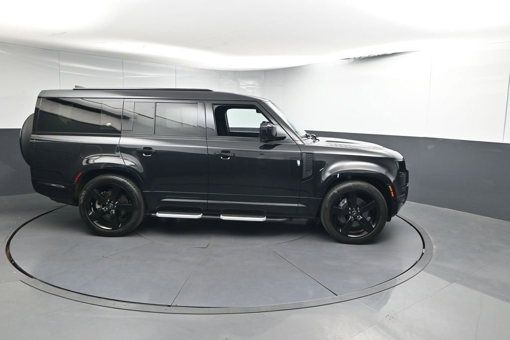 Used 2023 Land Rover Defender 130 X-Dynamic SE image 26