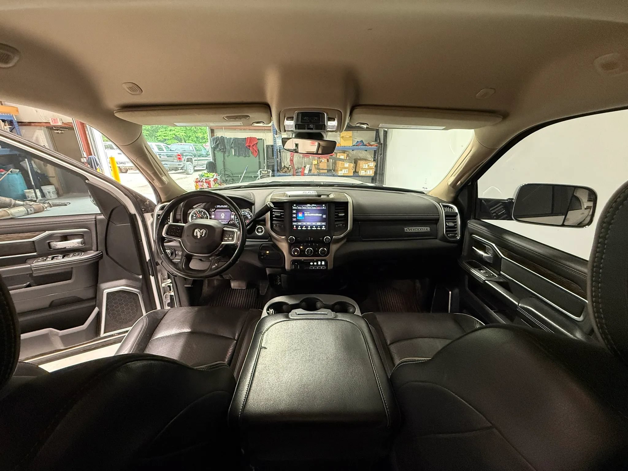 Used 2020 RAM 2500 Laramie w/ Body Color Bumper Group AWD/4WD image 17