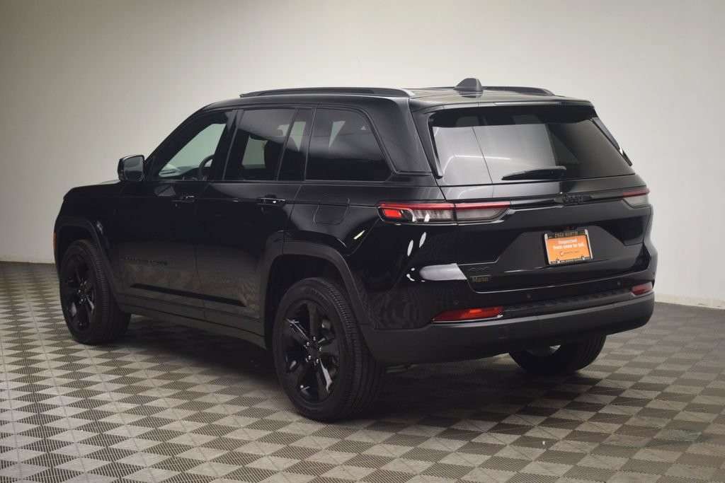 Used 2024 Jeep Grand Cherokee Altitude AWD/4WD image 4