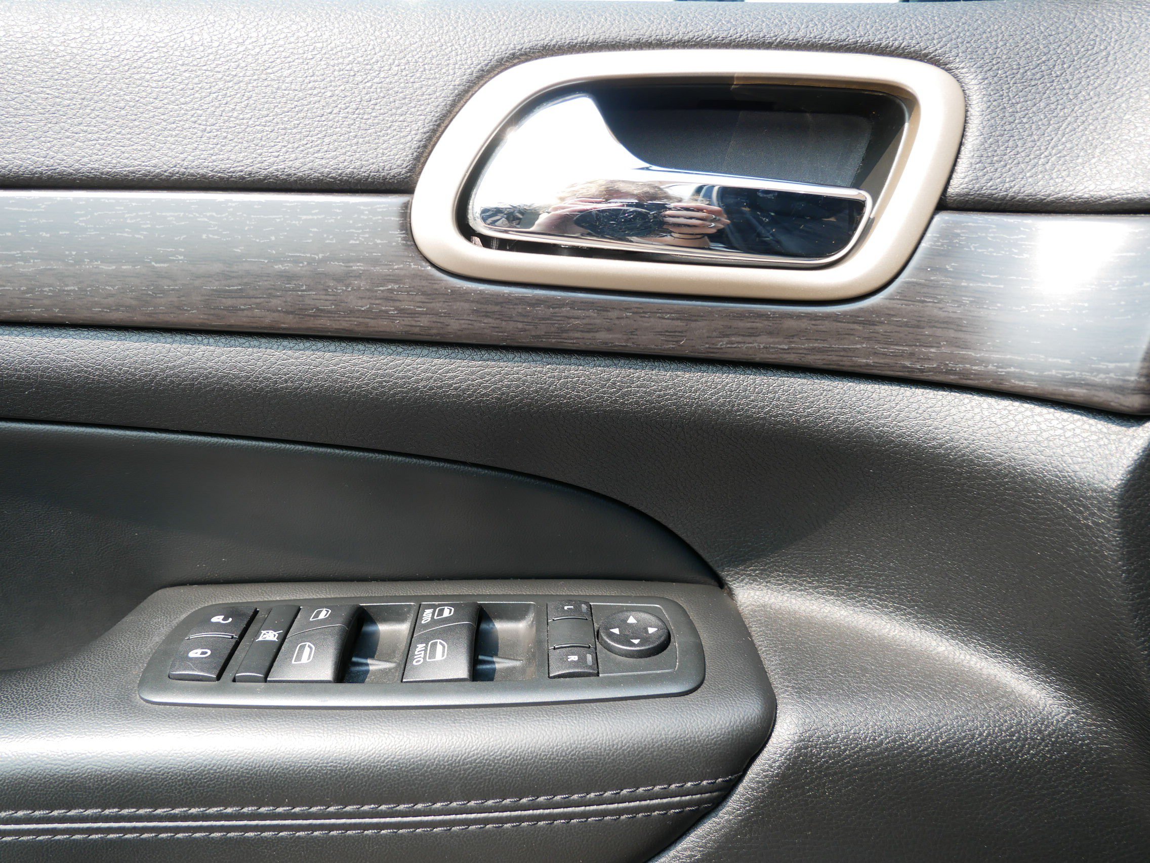 Used 2014 Jeep Grand Cherokee Laredo w/ Security & Convenience Group AWD/4WD image 9