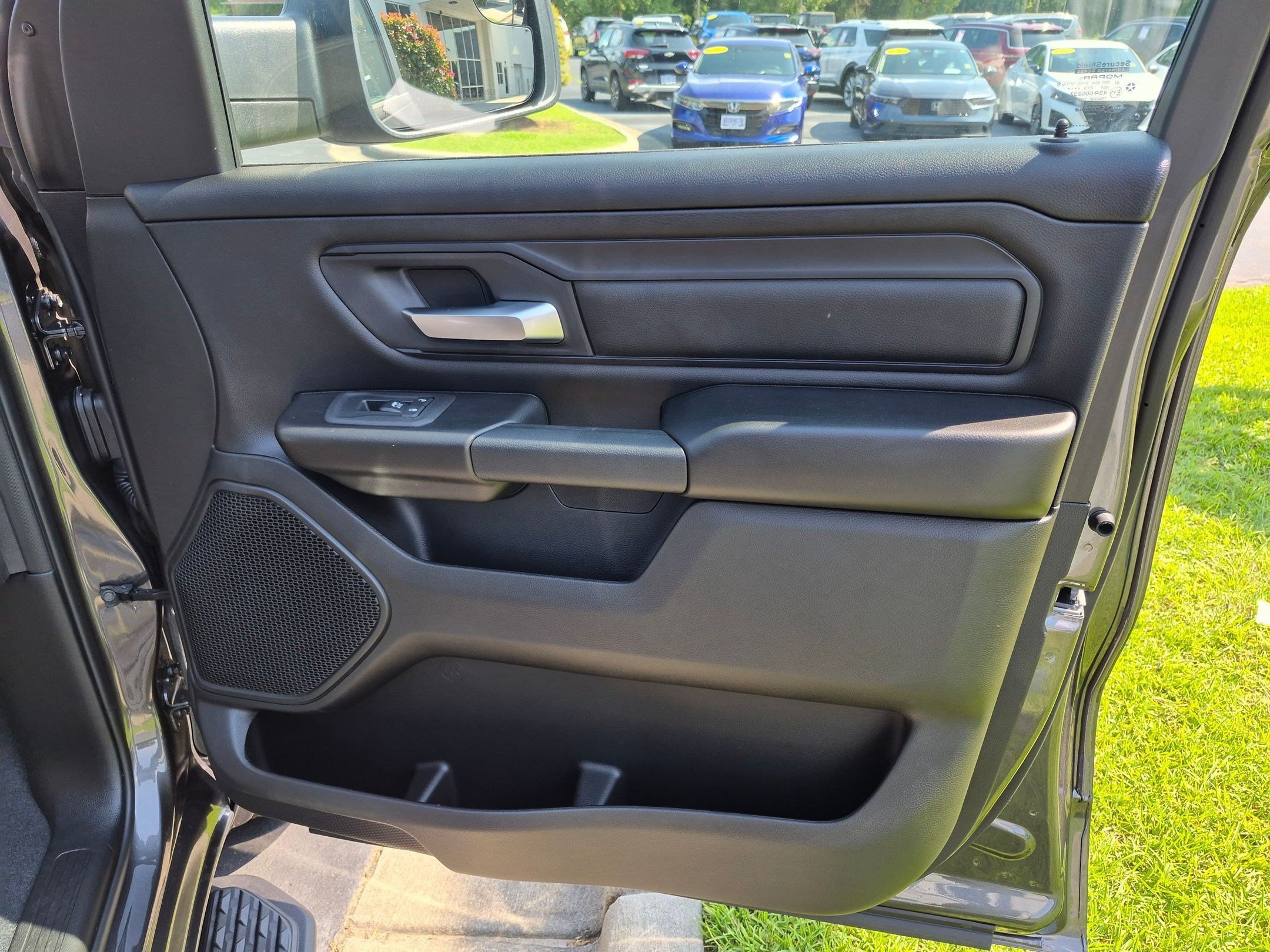 New 2026 RAM 1500 Express AWD/4WD image 23