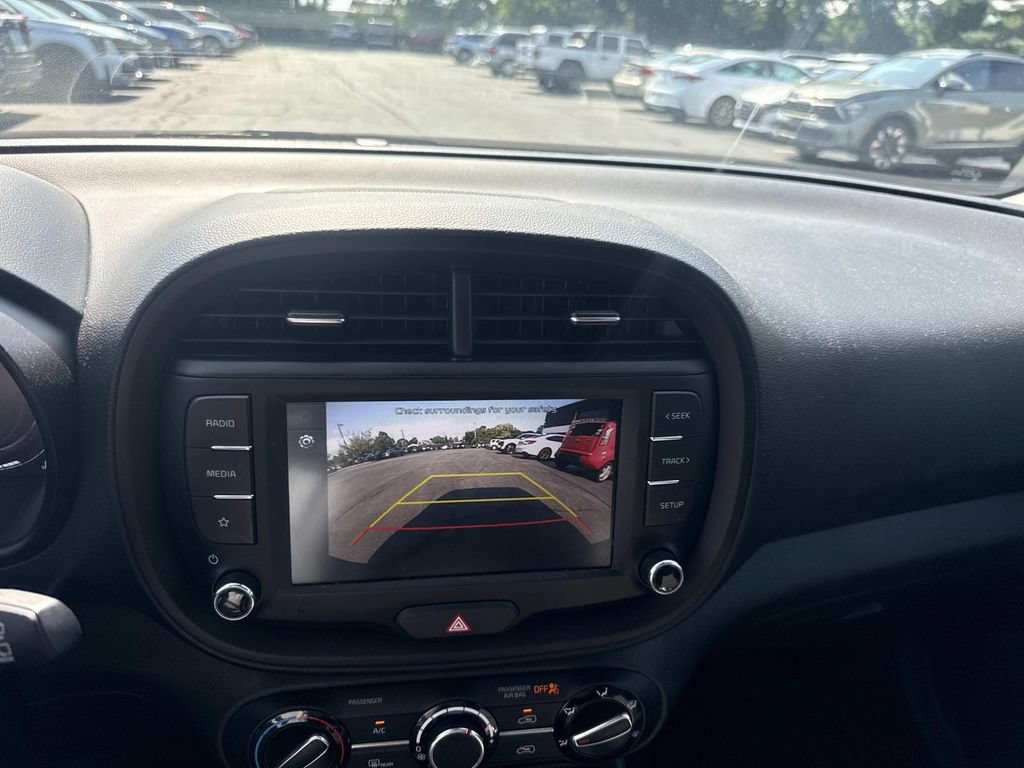 Used 2025 Kia Soul LX FWD image 21