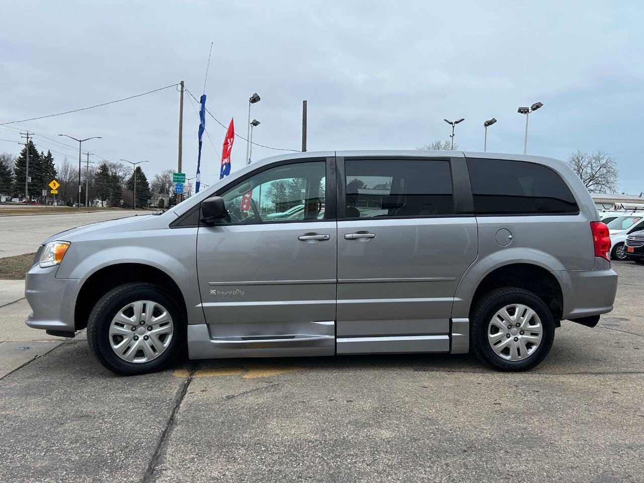Used 2016 Dodge Grand Caravan SE w/ Quick Order Package 29E SE image 9