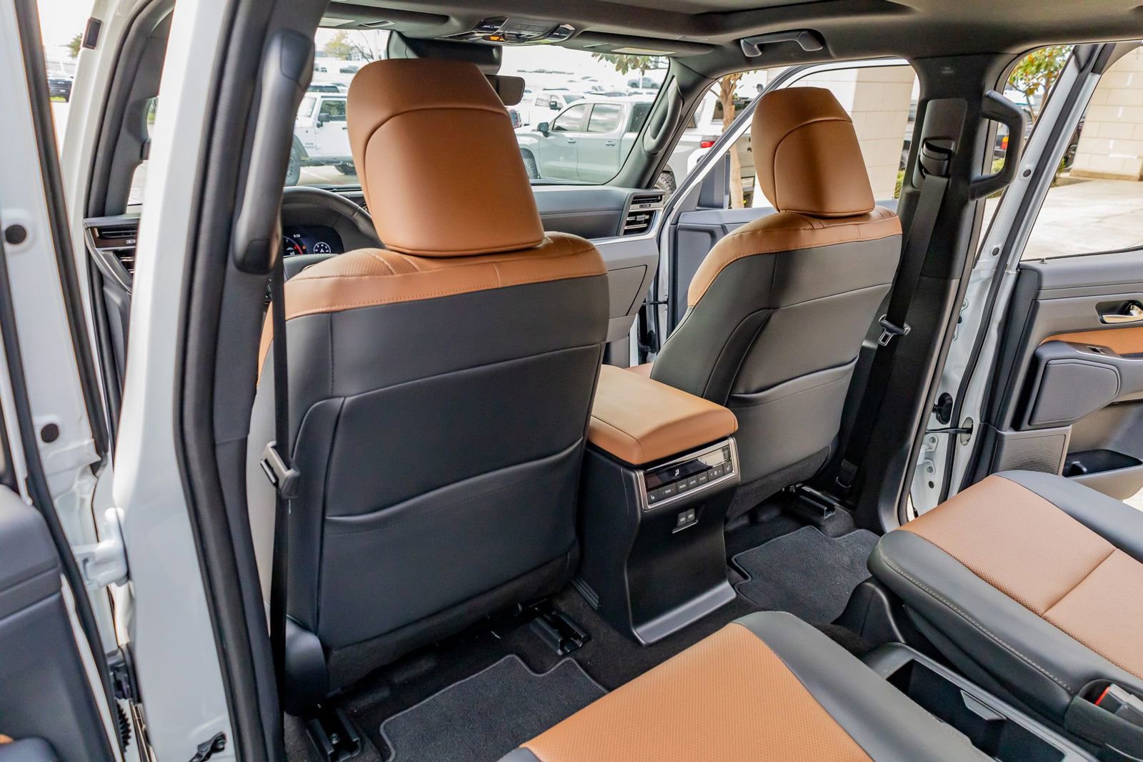 Used 2025 Lexus GX 550 w/ Cold Area Package AWD/4WD image 33