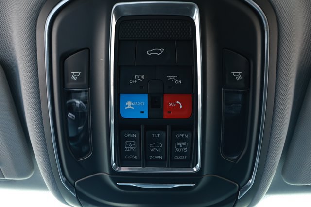 Used 2021 Jeep Grand Cherokee L Limited AWD/4WD image 21