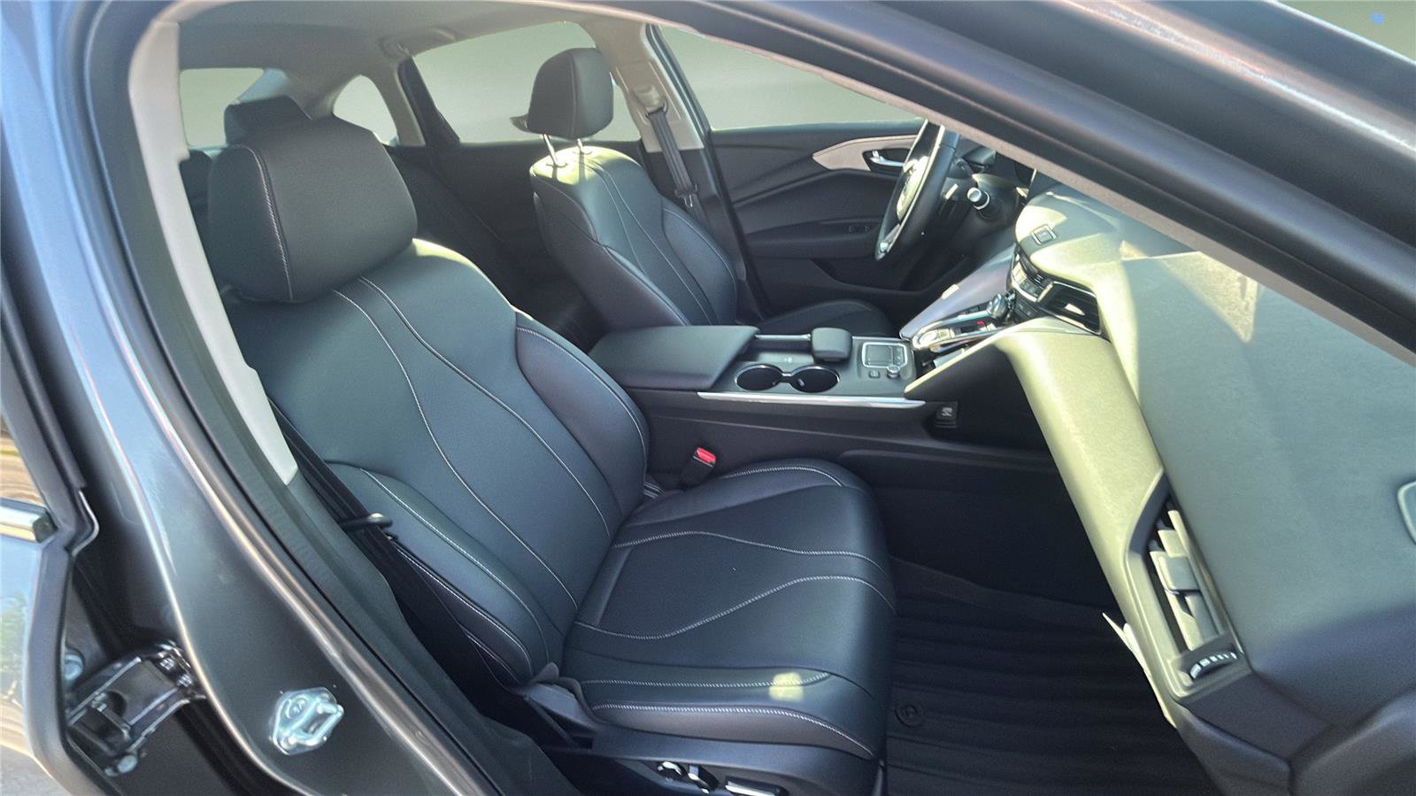 Certified 2025 Acura TLX w/ Technology Package image 11