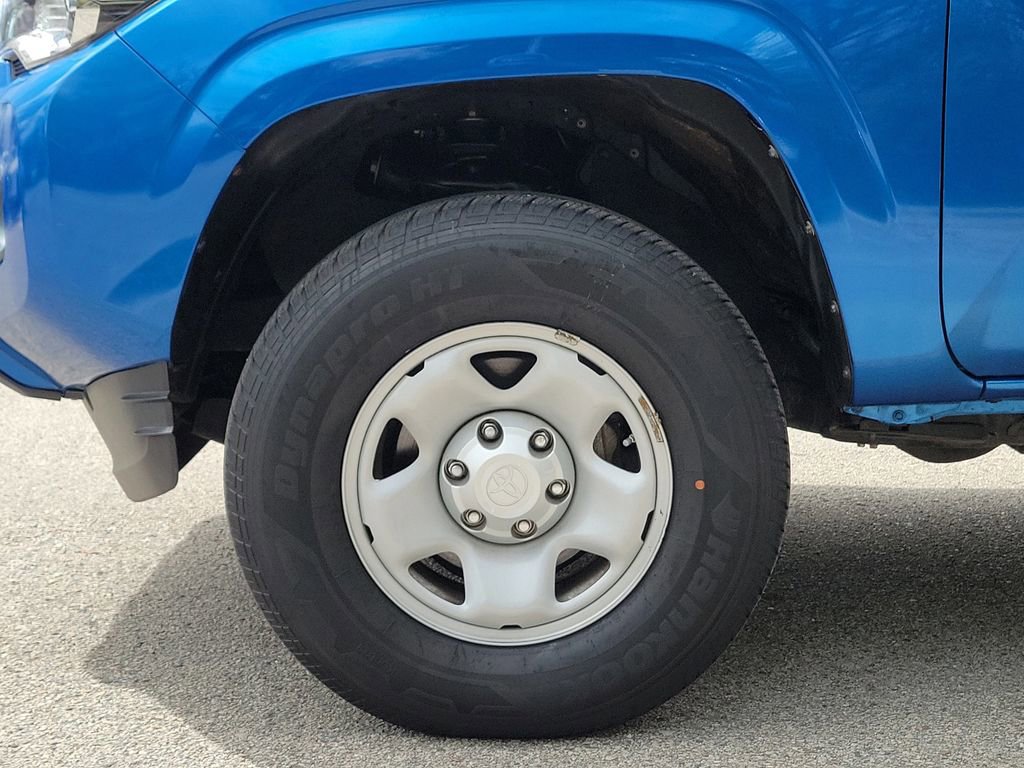 Used 2017 Toyota Tacoma SR5 image 6