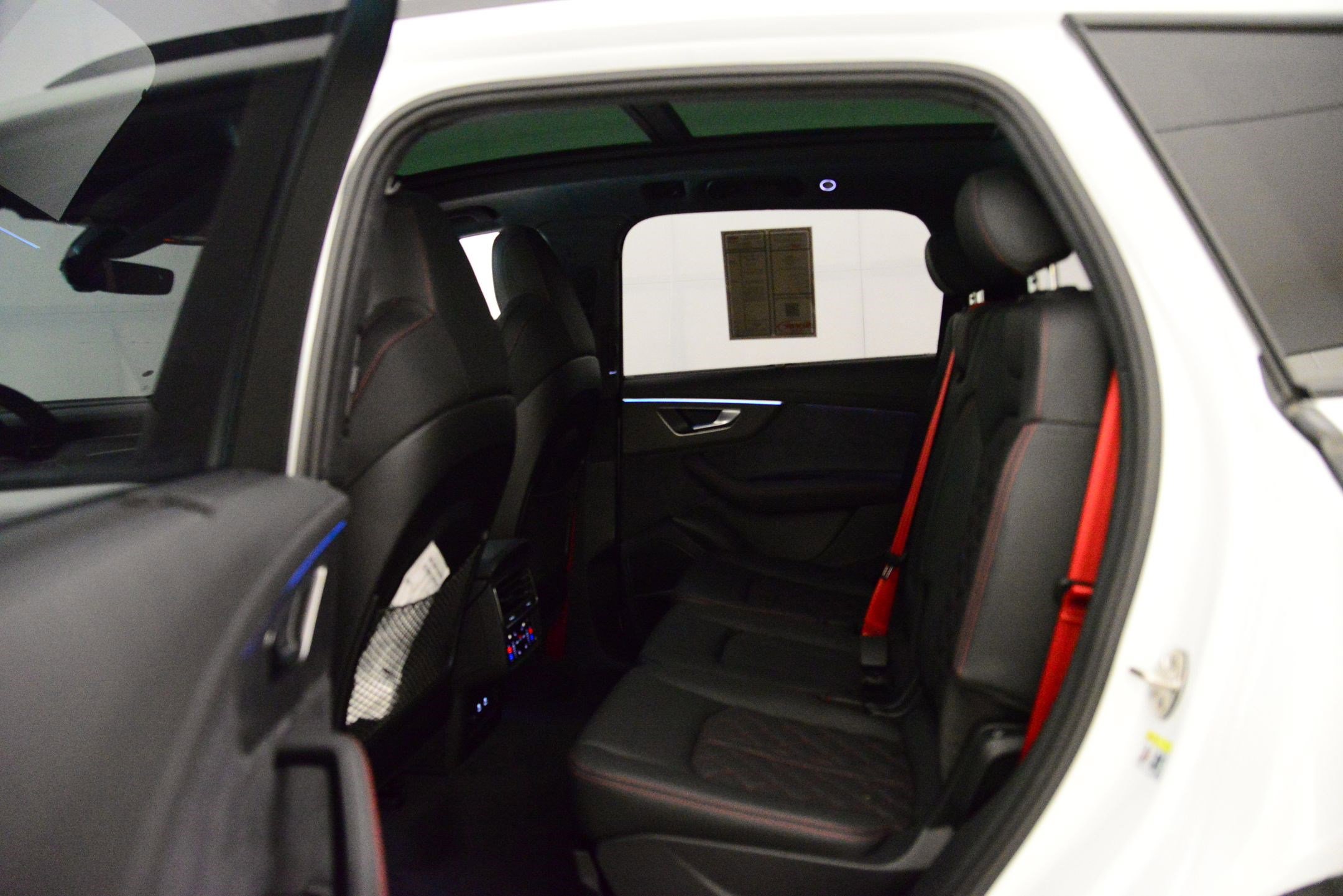 New 2026 Audi SQ7 Prestige AWD/4WD image 12