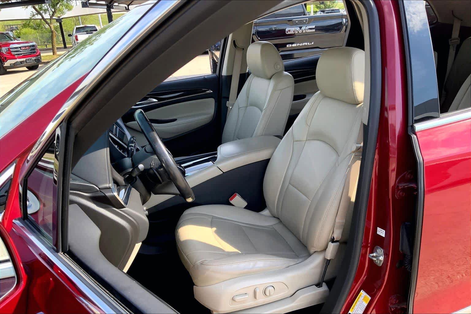 Used 2020 Buick Enclave Essence w/ LPO, Touring Package FWD image 8