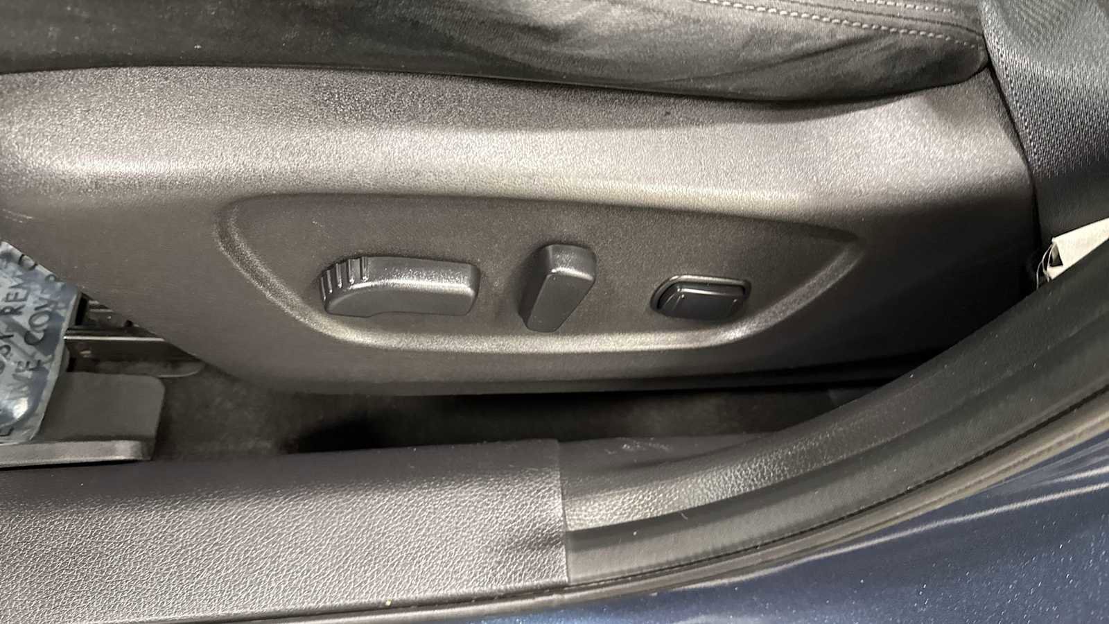 Used 2016 Nissan Rogue SV w/ SV Premium Package image 14