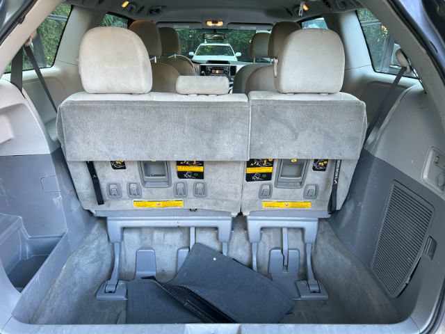 Used 2013 Toyota Sienna L w/ Towing Pkg FWD image 27