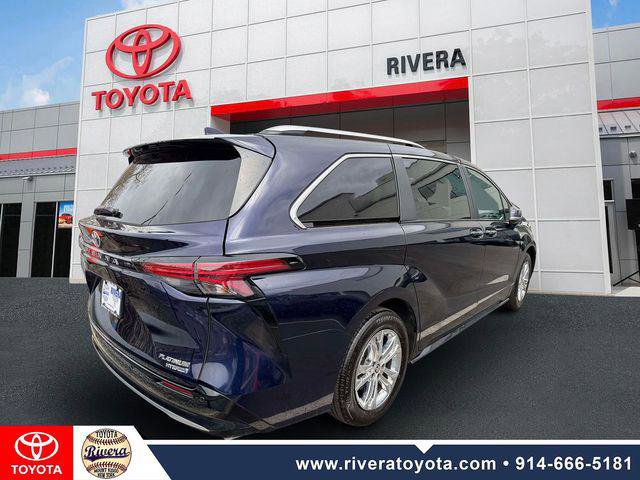Certified 2024 Toyota Sienna Platinum image 6